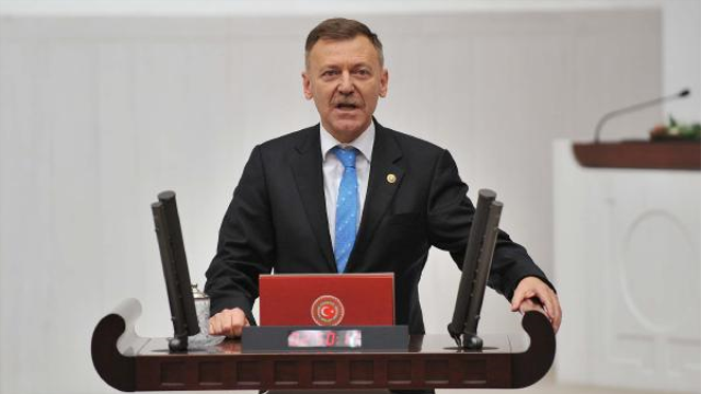 Mersin CHP'li Atıcı Okulda Kız Erkek Ayrı Oturma Kuralını MEB'e Taşıdı