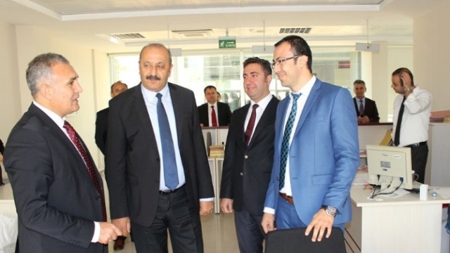 Başkanı Ünalan Mersin'e Geldi: 5.5 Milyon Gencin Sağlık Sigortası Borcu Silindi