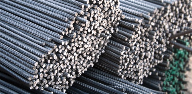 Mersin'de Ayağı Demirlere Sıkışan İşçi Kurtarıldı