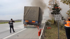 Mersin'den Yola Çıkan TIR Alevler İçerisinde Kaldı