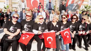 Mersin'de Atatürk'ü Anma İçin İnsan Zinciri Oluşturuldu