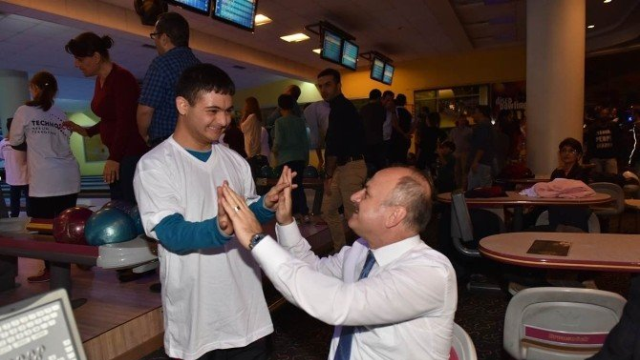 Mersin'de Down Sendromlu Çocuklar İçin Bowling Keyfi