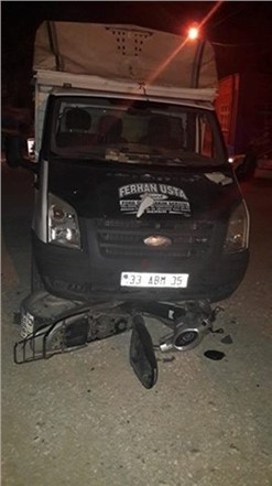 Mersin'de Kamyonet İle Motosiklet Çarpıştı: 2 Yaralı