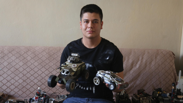 Mersin'de Lise Öğrencisi Atıklardan Maket Yapıyor