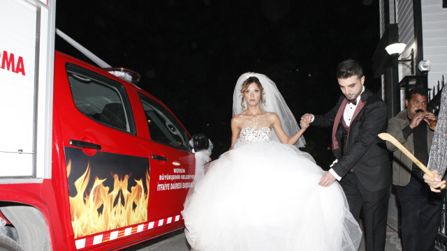 Mersin'de İtfaiye Aracını Gelin Arabası Yaptı