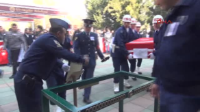 3 Yaşındaki Minik Fatih Şehit Babasını El Sallayarak Uğurladı