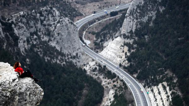 Mersin Tarsus'ta "Uçurum Pozu" Sosyal Medya Fenomeni Oldu