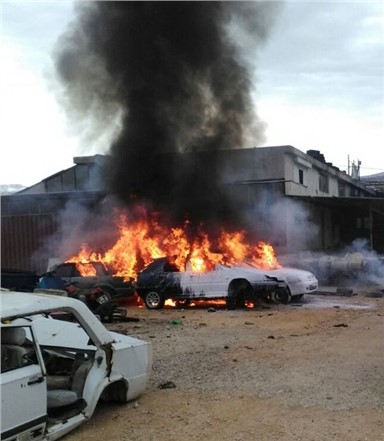 Mersin'de Isınmak İçin Ateş Yaktılar Park Halindeki 2 Araç Kül Oldu
