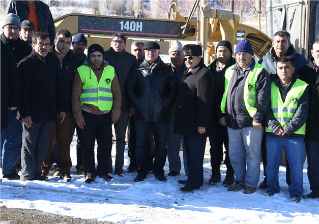BAŞKAN KOCAMAZ, KARLA MÜCADELE EKİPLERİNİ ZİYARET ETTİ 