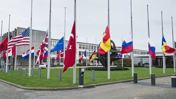 NATO Türkiye İçin Bayrakları Yarıya İndirdi