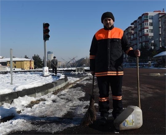 Temizlik İşçisi Bulduğu 20 Bin TL'yi Polise Götürdü: "Haram Paradan Fayda Gelmez" Dedi