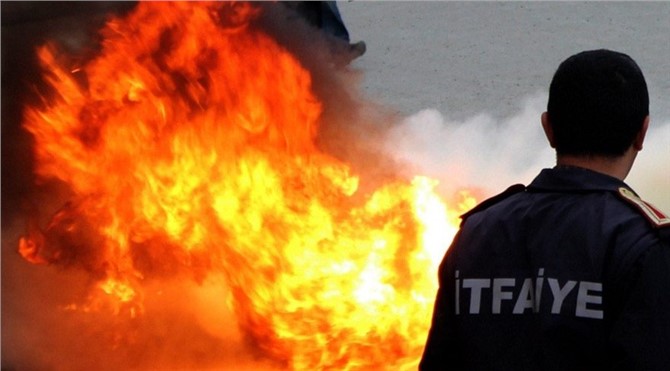 Yangın Faciası: Küçük Kızlarını Kurtarmak İçin Eve Girdiler Birlikte Yanarak Can Verdiler