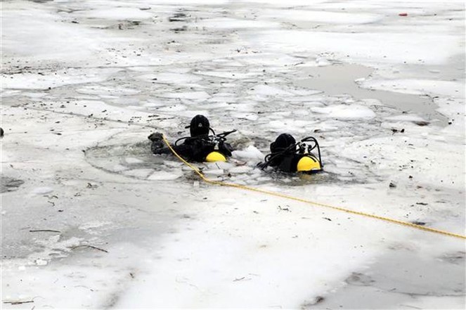 Donan Çayın Üzerinde Oynayan 2 Çocuk Buzun Kırılmasıyla Suya Düşerek Boğuldu
