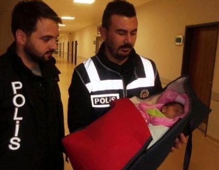Bomba Sanılan Şüpheli Paketten 20 Günlük Bebek Çıktı