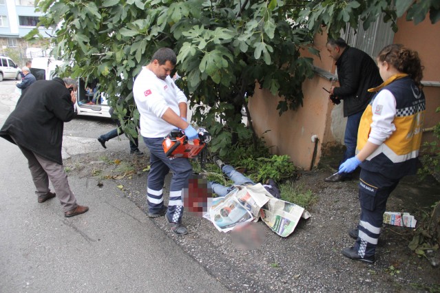 Mahalle Muhtarı, tartıştığı genci öldürdü