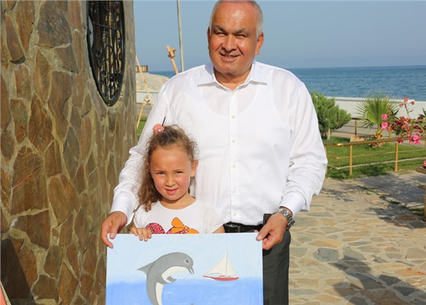 Miniklerin Resim Kursu Meyvelerini Verdi