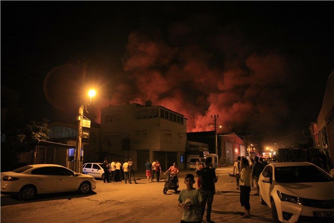 Mersin Keresteciler Sitesi'nde Yangın, Mobilya Üretim Atölyende Büyük Zarar