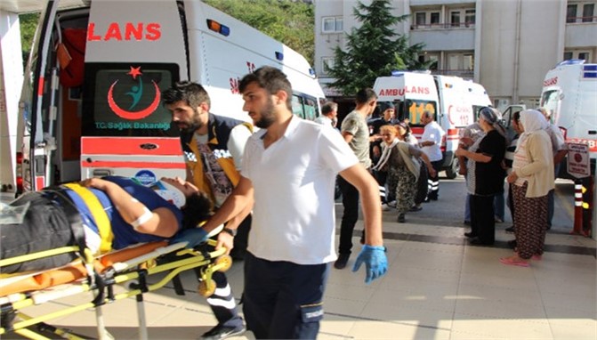 Mersin'de Traktör Devrildi: 1 Ölü, 3 Yaralı