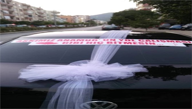 Gelin Arabasına, "Aşkımız Anamur'un Yol Çalışması Gibi Hiç Bitmesin" Yazdırdı