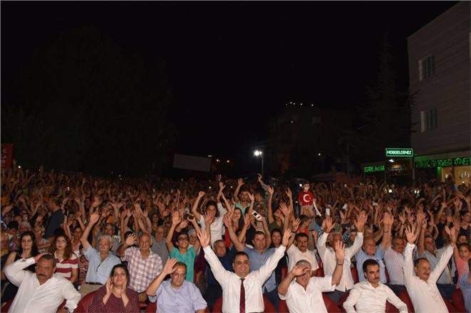 Binlerce Tarsus’lu Bülent Serttaş’la Çoştu