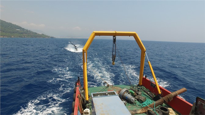 Deni̇zden Yüzdürülerek Geti̇ri̇len Borular Sorunu Çözdü