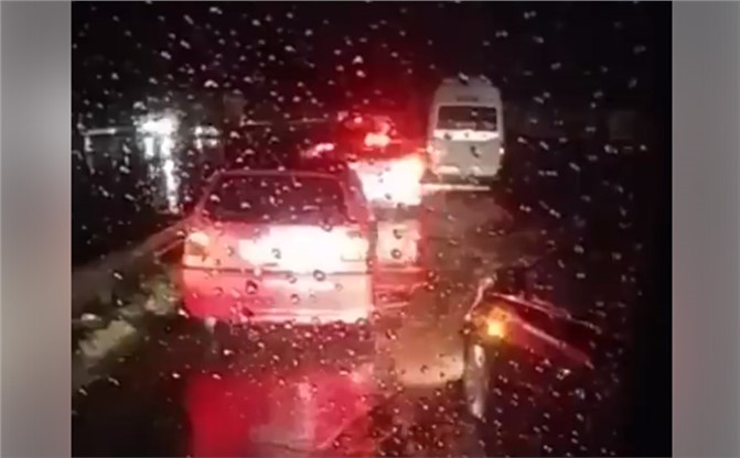 Mersin'de Yağmur, Sağanak Yağış Akşam Saatlerinde Mersin'i Etkisine Aldı