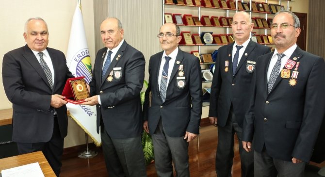 Muharip Gaziler Derneği Erdemli Belediyesini Ziyaret Etti