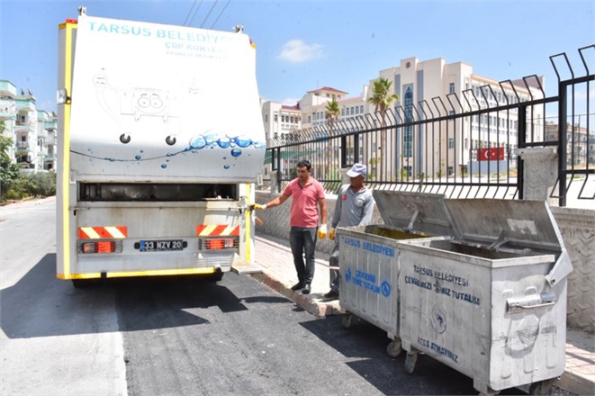 Tarsus Belediyesi Temizlik İşleri Müdürlüğü Ekipleri, Konteynerleri Pırıl Pırıl Yapıyor