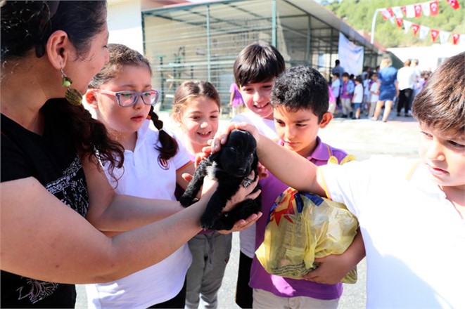 4 Ekim Dünya Hayvanları Koruma Gününde, Minik Hayvanseverler Mersin'e Geldi