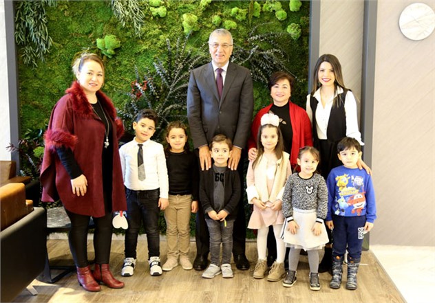 Yeni Seçilen Minik Başkandan, Mezitli Belediye Başkanı Neşet Tarhan'a Ziyaret
