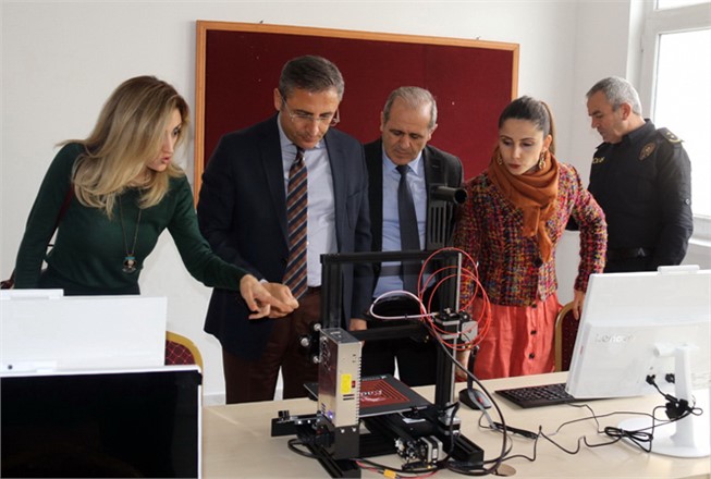 Akdeniz Belediye Başkanı Pamuk, Robotik Kodlama Sınıfının Açılışını Gerçekleştirdi