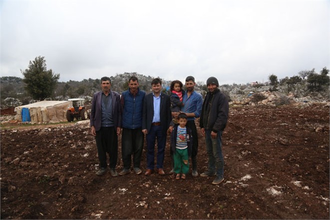 Erdemli Belediyesi, Köserelli Mahallesinde Araçların Giriş Yapamadığı Yolları Açtıyor.