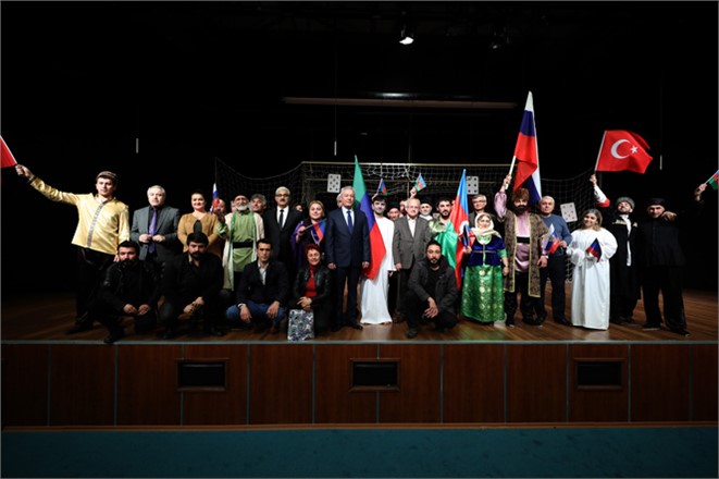 Türk Dünyası Tiyatro, Günleri ‘dağılan Tifaq’ Oyunu İle Başladı