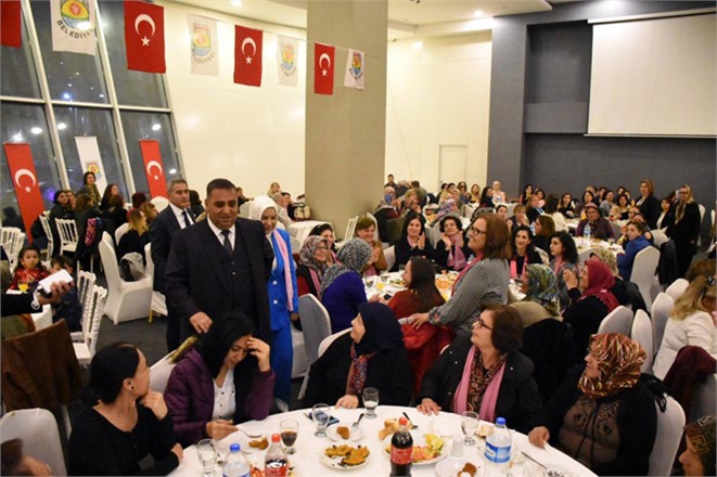 Tarsus Belediye Başkanı Şevket Can, 8 Mart Dünya Kadınlar Günü Nedeniyle Kadınlarla Bir Araya Geldi