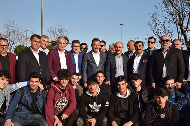 Başkan Tuna, Yenişehir’de Vatandaşlarla Kucaklaştı