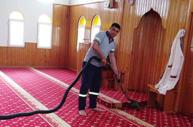 Mersin Mezitli'deki İbadethanelerde Ramazan Temizliği