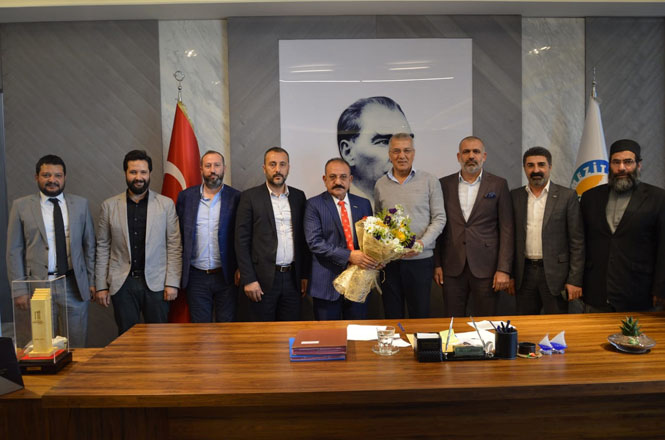 ASKON Mersin Şube Başkanı Hasan Arslan Mezitli Belediye Başkanı Neşet Tarhan’ı Ziyaret etti