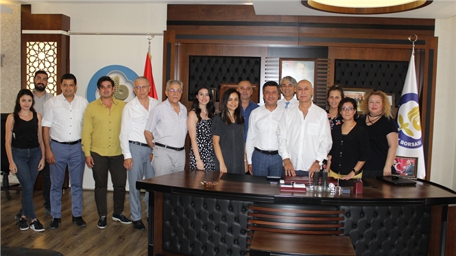 Tarsus Ticaret Borsası Yönetim Kurulu Başkanı Murat Kaya, Kurban Bayramı dolayısıyla personelleri ile bayramlaştı.