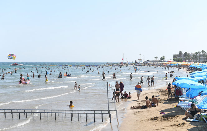 Bayramın Tadı Mersin’de Çıktı, Halk Plajları 50 Bin Tatilciyi Ağırladı