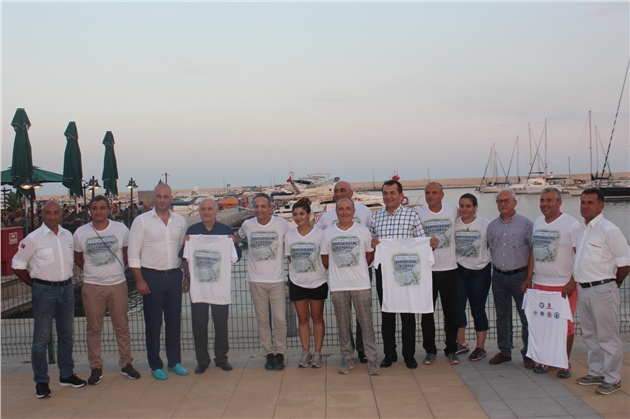 Yenişehir Belediyesi'nin Desteğiyle Mersin'in Aydıncık İlçesinden Kıbrıs'a Kadar Yüzecek Olan 8 Sporcu, 1 Eylül Dünya Barış Günü'nde Sabahın Erken Saatlerinde İlk Kulacı Attı