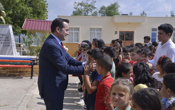 Mersin Yenişehir Belediye Başkanı Özyiğit, Köy Okulunda Öğrencilerle Buluştu