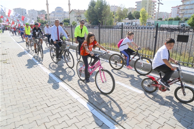 Mezitli'de 1 kilometrelik bisiklet ve yürüyüş yolu açıldı