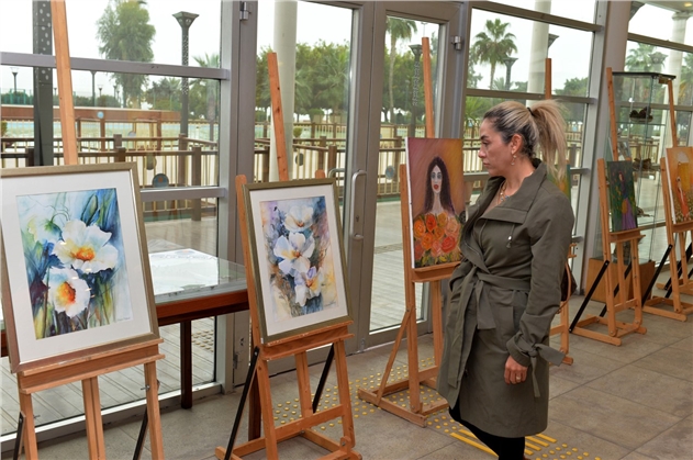 Mersin'de Kadın Sanatçılar Fotoğraflarını Sergiledi