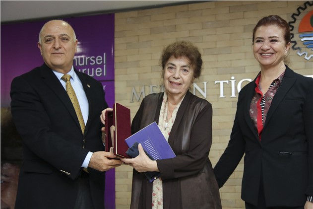 Mersin Kenti Edebiyat Ödülü Yazar Nursel Duruel'in