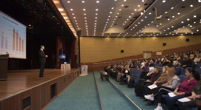 Mersin'de "Bilinçli Teknoloji Kullanımı Eğitim Semineri" Düzenlendi