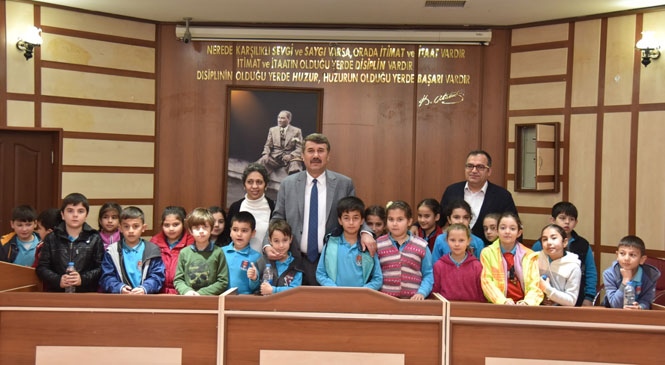Başkan Kılınç Çocuklara "Belediye Başkanlığını" Anlattı