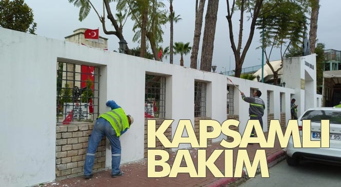 Mersin Büyükşehir Belediyesi Ekiplerinden Tarsus Şehitliğinde Kapsamlı Temizlik ve Bakım Çalışması