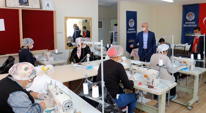Akdeniz Belediyesi’nin Mahalle Evlerinde Üretilen Tıbbi Maske Sayısı 5 Bine Yükseldi