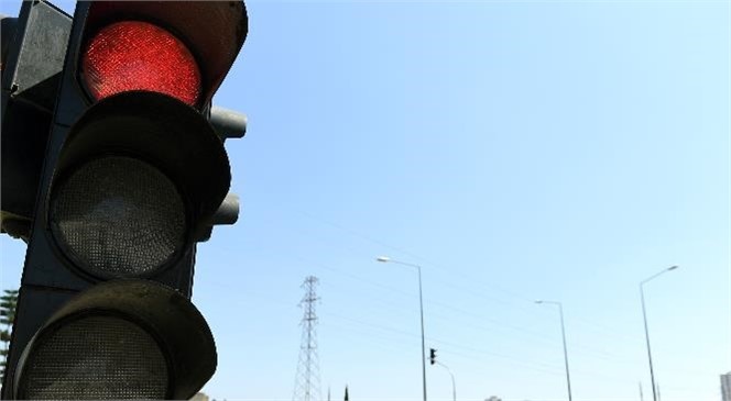 Büyükşehir, 20. Cadde’deki Kavşağa Trafik Sinyalizasyon Sistemi Kurdu