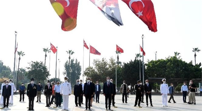 Seçer, Gaziler Günü’nde Atatürk Anıtı’na Çelenk Sundu